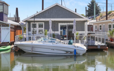 Stylish & Charming Floating Home