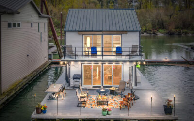 Turn Key Floating Home in Macadam Bay!