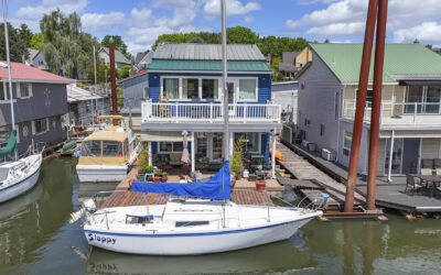 River Facing Open Concept Home w/ Concrete Float!