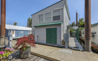 Sunlit Floating Home w/ Slip Ownership