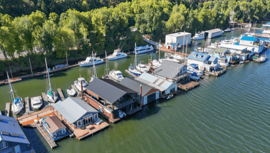 Floating Homes Portland - Columbia River Moorage